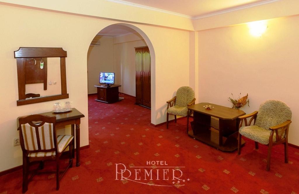 קלוז'-נאפוקה Hotel Premier מראה חיצוני תמונה